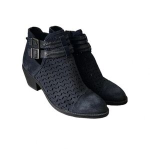 Circle G Ladies Laser-Cut Suede Bootie Size 7M